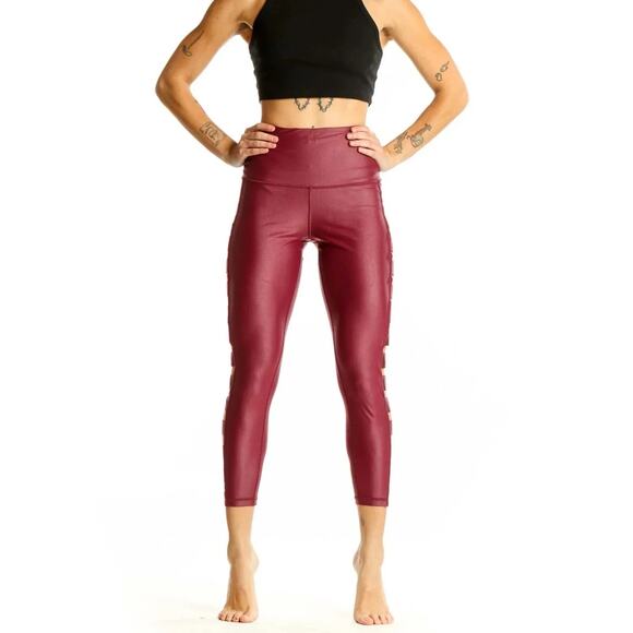 Victoria Sport Knockout HighWaist Burgundy Leggings With Side Cutout Detail Sz S - Picture 2 of 9